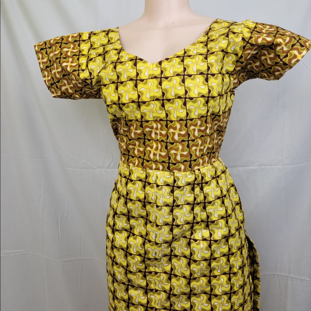 NWOT AFRICAN PRINT SPLIT TOP